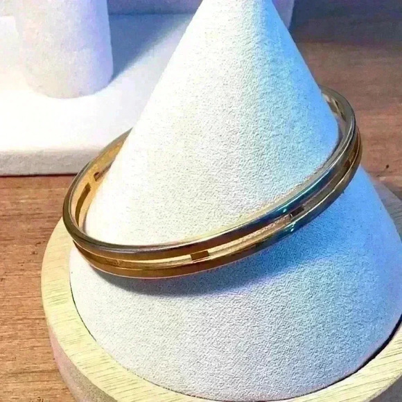 Vintage Monet Gold Tone Bangle 7 3/4 inches - Picture 1 of 4